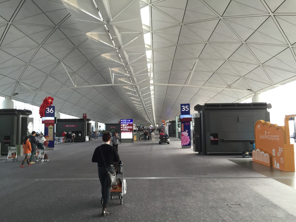 Hong Kong Airport - where is everyone?
